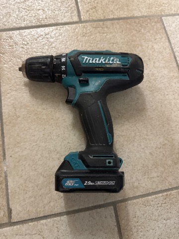 Makita Akkuschrauber 12V mit 2,0 Ah Akku und Ladegerät